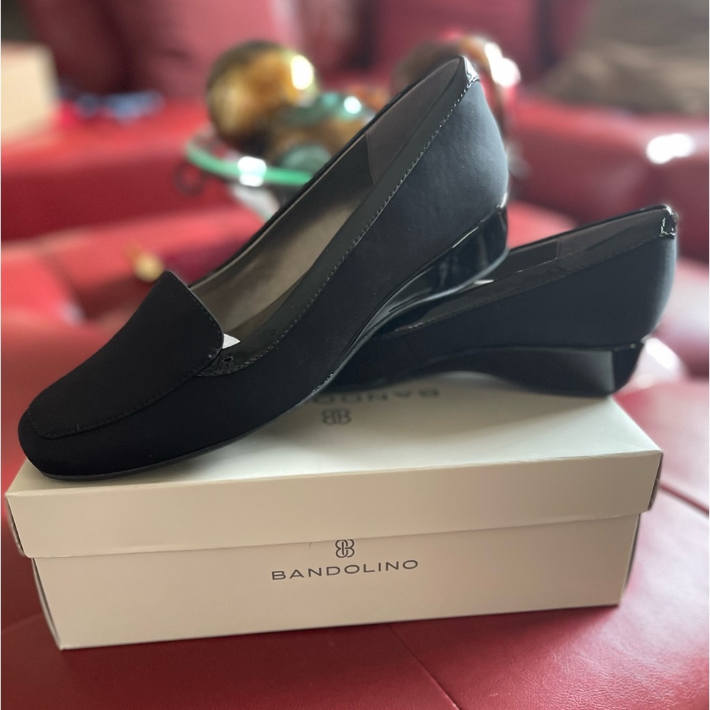 Womens Black Suede Bandolino Flats, Size 9